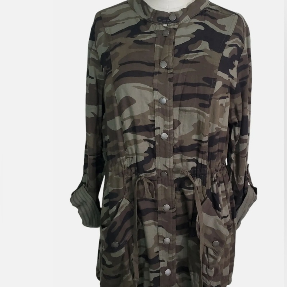Torrid Womens Lightweight Camo
Anorak Twill Jacket Size 00 M/L oversided  fit